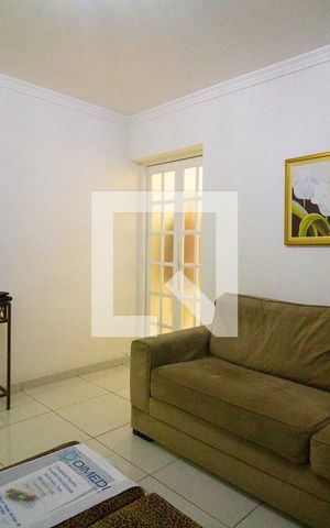 Casa à venda com 175m², 3 quartos e sem vaga Casa à venda com 175m², 3 quartos e sem vagaSala