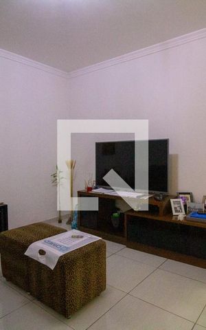 Casa à venda com 175m², 3 quartos e sem vaga Casa à venda com 175m², 3 quartos e sem vagaSala