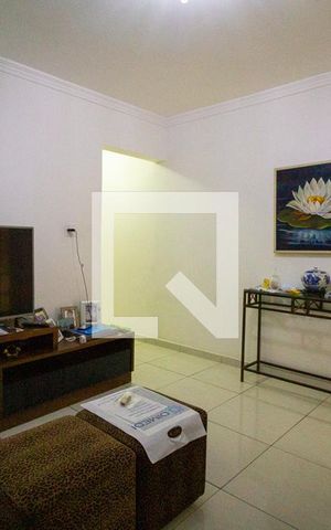 Casa à venda com 175m², 3 quartos e sem vaga Casa à venda com 175m², 3 quartos e sem vagaSala