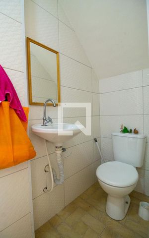 Casa à venda com 175m², 3 quartos e sem vaga Casa à venda com 175m², 3 quartos e sem vagaBanheiro de Serviço