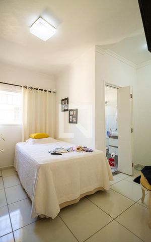 Casa à venda com 175m², 3 quartos e sem vaga Casa à venda com 175m², 3 quartos e sem vagaQuarto