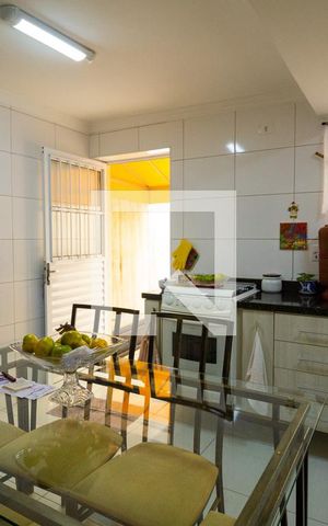 Casa à venda com 175m², 3 quartos e sem vaga Casa à venda com 175m², 3 quartos e sem vagaBanheiro