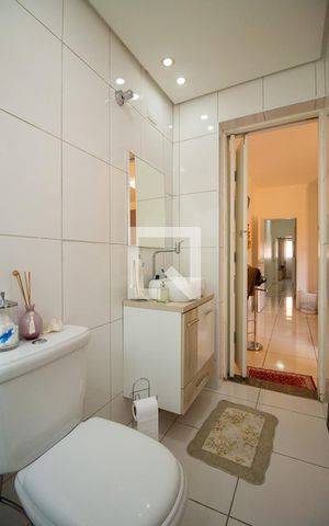 Casa à venda com 175m², 3 quartos e sem vaga Casa à venda com 175m², 3 quartos e sem vagaBanheiro