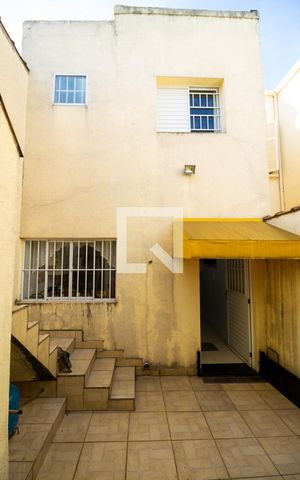 Casa à venda com 175m², 3 quartos e sem vaga Casa à venda com 175m², 3 quartos e sem vagaFachada