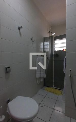 Casa à venda com 240m², 3 quartos e 2 vagas Casa à venda com 240m², 3 quartos e 2 vagasBanheiro