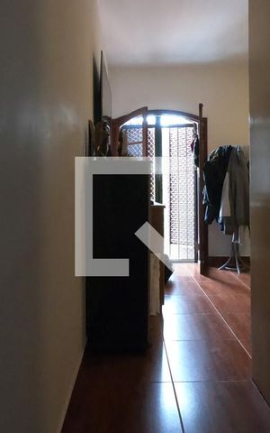 Casa à venda com 240m², 3 quartos e 2 vagas Casa à venda com 240m², 3 quartos e 2 vagasCorredor