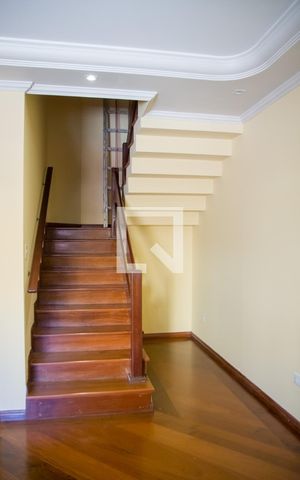 Casa à venda com 260m², 3 quartos e 6 vagas Casa à venda com 260m², 3 quartos e 6 vagasSala