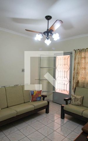 Casa à venda com 110m², 2 quartos e 2 vagas Casa à venda com 110m², 2 quartos e 2 vagasSala