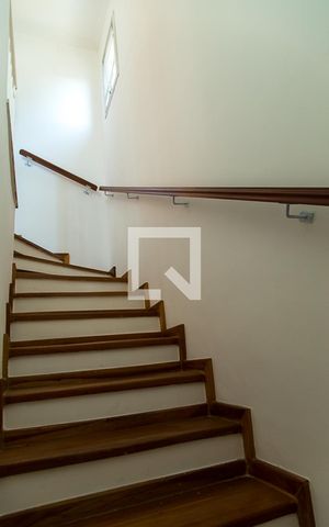 Casa de condomínio à venda com 95m², 3 quartos e 3 vagas Casa de condomínio à venda com 95m², 3 quartos e 3 vagasCorredor