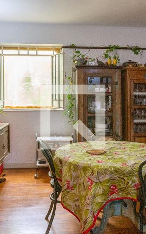 Casa à venda com 140m², 4 quartos e sem vaga Casa à venda com 140m², 4 quartos e sem vagaSala