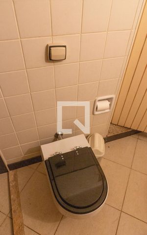 Casa à venda com 140m², 4 quartos e sem vaga Casa à venda com 140m², 4 quartos e sem vagaEdícula - Banheiro da Suíte