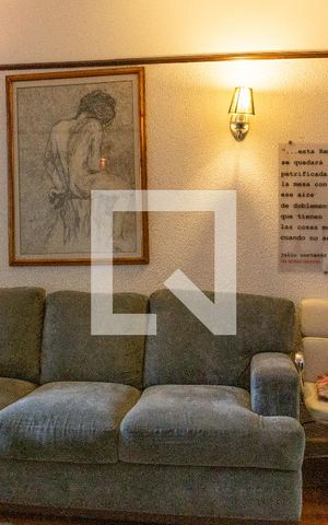 Casa à venda com 140m², 4 quartos e sem vaga Casa à venda com 140m², 4 quartos e sem vagaSala