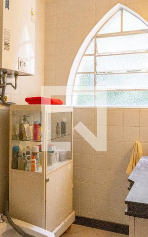 Casa à venda com 140m², 4 quartos e sem vaga Casa à venda com 140m², 4 quartos e sem vagaBanheiro