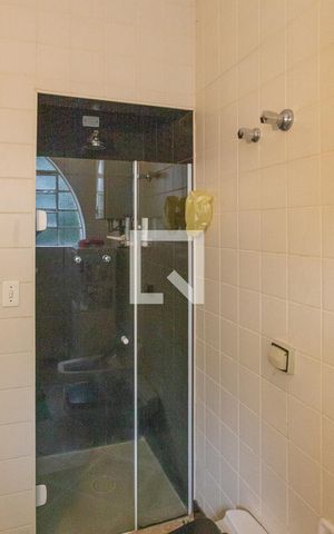 Casa à venda com 140m², 4 quartos e sem vaga Casa à venda com 140m², 4 quartos e sem vagaBanheiro