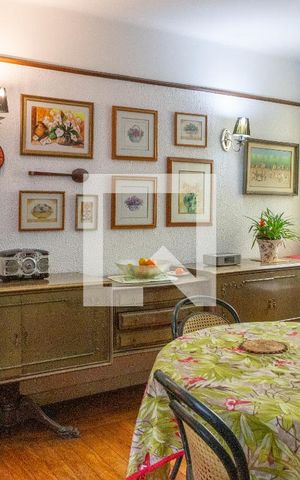 Casa à venda com 140m², 4 quartos e sem vaga Casa à venda com 140m², 4 quartos e sem vagaSala