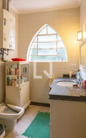 Casa à venda com 140m², 4 quartos e sem vaga Casa à venda com 140m², 4 quartos e sem vagaBanheiro