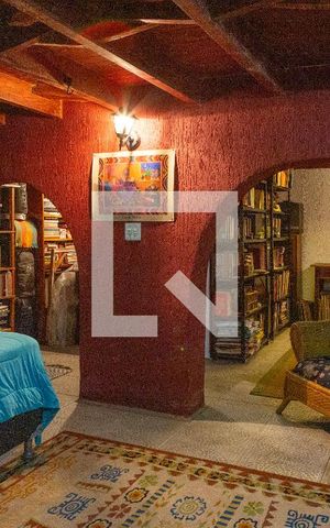 Casa à venda com 140m², 4 quartos e sem vaga Casa à venda com 140m², 4 quartos e sem vagaEdícula - Suíte