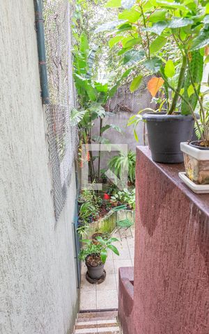 Casa à venda com 140m², 4 quartos e sem vaga Casa à venda com 140m², 4 quartos e sem vagaQuintal