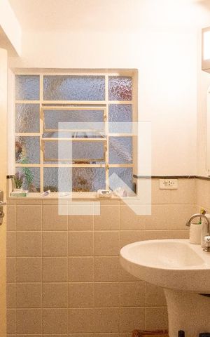 Casa à venda com 140m², 4 quartos e sem vaga Casa à venda com 140m², 4 quartos e sem vagaEdícula - Banheiro da Suíte