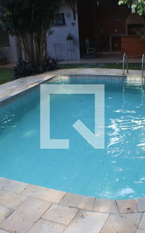 Casa à venda com 650m², 3 quartos e 2 vagasÁrea comum - Piscina