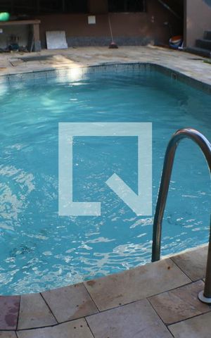 Casa à venda com 650m², 3 quartos e 2 vagasÁrea comum - Piscina
