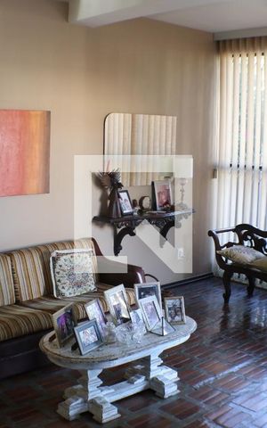 Casa à venda com 650m², 3 quartos e 2 vagasSala