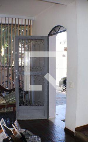 Casa à venda com 650m², 3 quartos e 2 vagasSala