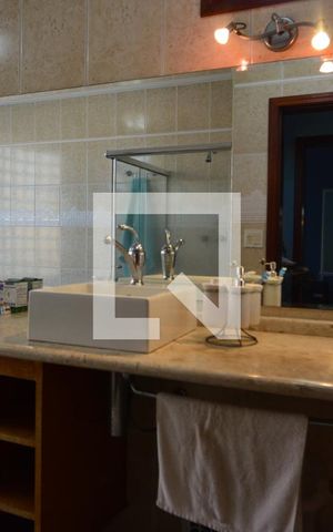 Casa para alugar com 479m², 4 quartos e 12 vagasBanheiro da Suíte 1