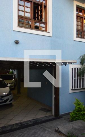 Casa para alugar com 479m², 4 quartos e 12 vagasEntrada da garagem