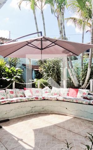 Casa à venda com 175m², 4 quartos e 1 vaga Casa à venda com 175m², 4 quartos e 1 vagaQuintal