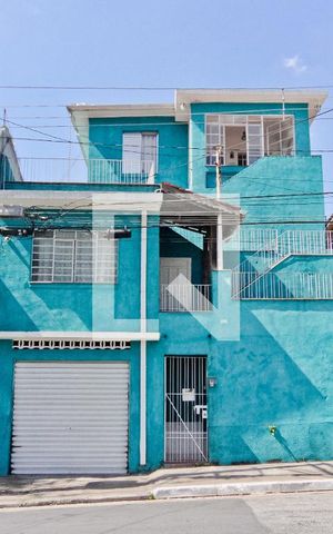 Casa à venda com 175m², 4 quartos e 1 vaga Casa à venda com 175m², 4 quartos e 1 vagaFachada