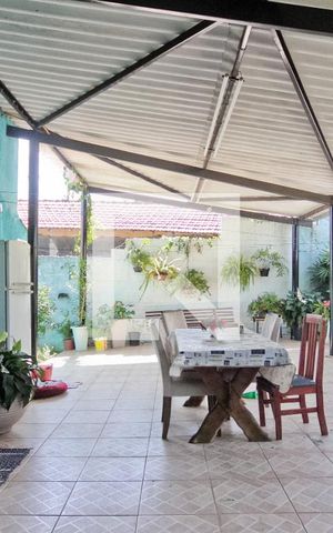 Casa à venda com 175m², 4 quartos e 1 vaga Casa à venda com 175m², 4 quartos e 1 vagaQuintal
