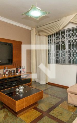 Casa à venda com 360m², 5 quartos e 6 vagas Casa à venda com 360m², 5 quartos e 6 vagasCasa 1 - Sala