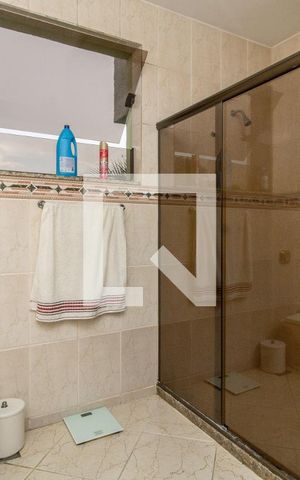 Casa à venda com 360m², 5 quartos e 6 vagas Casa à venda com 360m², 5 quartos e 6 vagasCasa 1 - Banheiro da Suíte