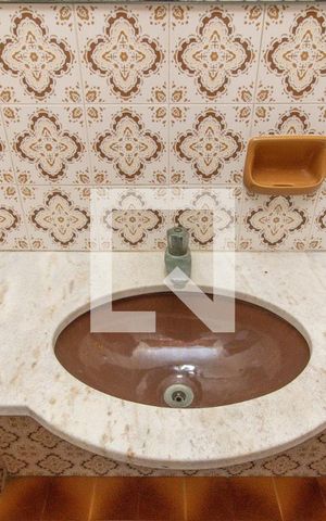 Casa à venda com 360m², 5 quartos e 6 vagas Casa à venda com 360m², 5 quartos e 6 vagasCasa 2 - Detalhe do Banheiro
