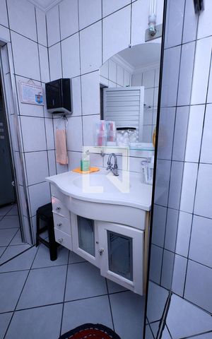 Casa à venda com 178m², 4 quartos e 4 vagas Casa à venda com 178m², 4 quartos e 4 vagasBanheiro