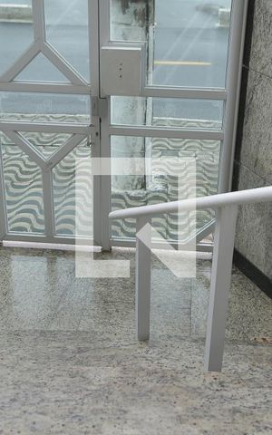 Apartamento para alugar com 78m², 2 quartos e 1 vagaEscada