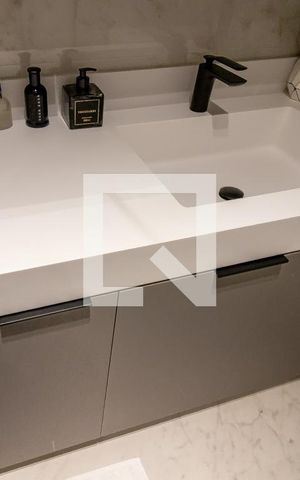 Apartamento à venda com 80m², 2 quartos e 2 vagas Apartamento à venda com 80m², 2 quartos e 2 vagasBanheiro da Suíte
