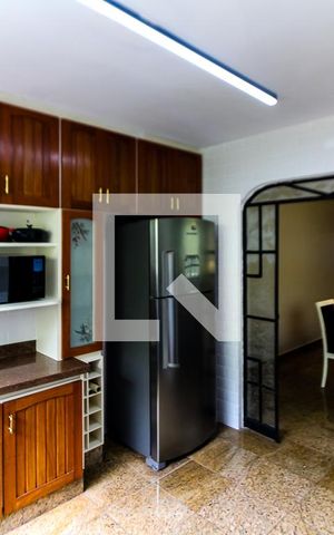 Casa para alugar com 260m², 3 quartos e 5 vagas Casa para alugar com 260m², 3 quartos e 5 vagasCozinha