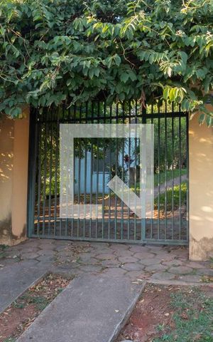 Casa à venda com 4424m², 3 quartos e 8 vagas Casa à venda com 4424m², 3 quartos e 8 vagasFachada