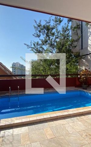 Casa à venda com 260m², 3 quartos e 4 vagasPiscina