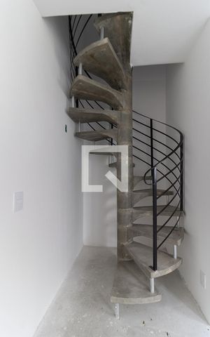 Apartamento à venda com 99m², 1 quarto e 1 vaga Apartamento à venda com 99m², 1 quarto e 1 vagaEscada
