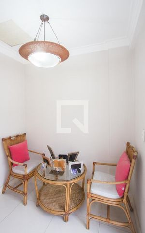 Casa de condomínio à venda com 278m², 4 quartos e 3 vagasSaleta