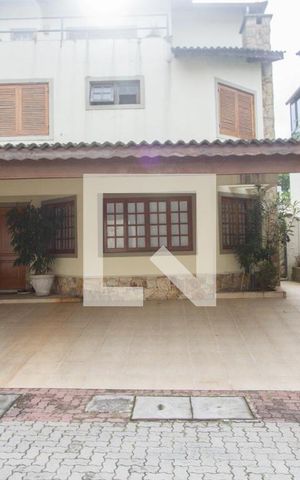 Casa de condomínio à venda com 278m², 4 quartos e 3 vagasFachada da Casa