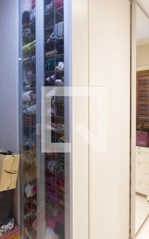 Casa de condomínio à venda com 278m², 4 quartos e 3 vagasCloset Suíte 1
