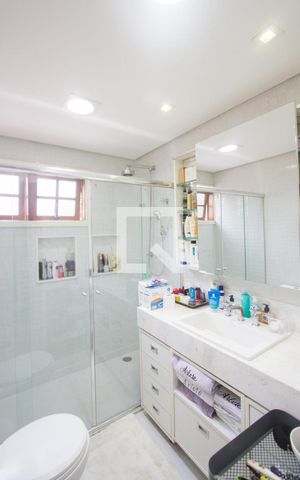 Casa de condomínio à venda com 278m², 4 quartos e 3 vagasBanheiro Suíte 1