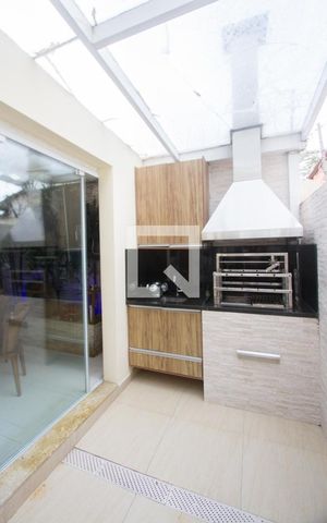 Casa de condomínio à venda com 278m², 4 quartos e 3 vagasChurrasqueira