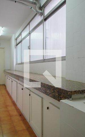 Apartamento à venda com 214m², 3 quartos e 1 vagaÁrea de Serviço