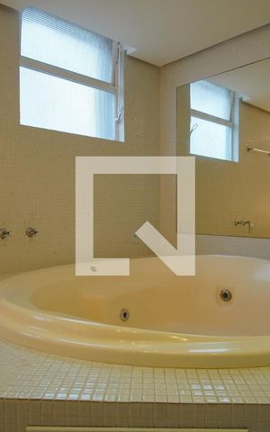 Apartamento à venda com 214m², 3 quartos e 1 vagaBanheiro Corredor-Banheira 