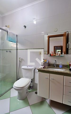 Casa à venda com 170m², 2 quartos e 2 vagasBanheiro da Suíte